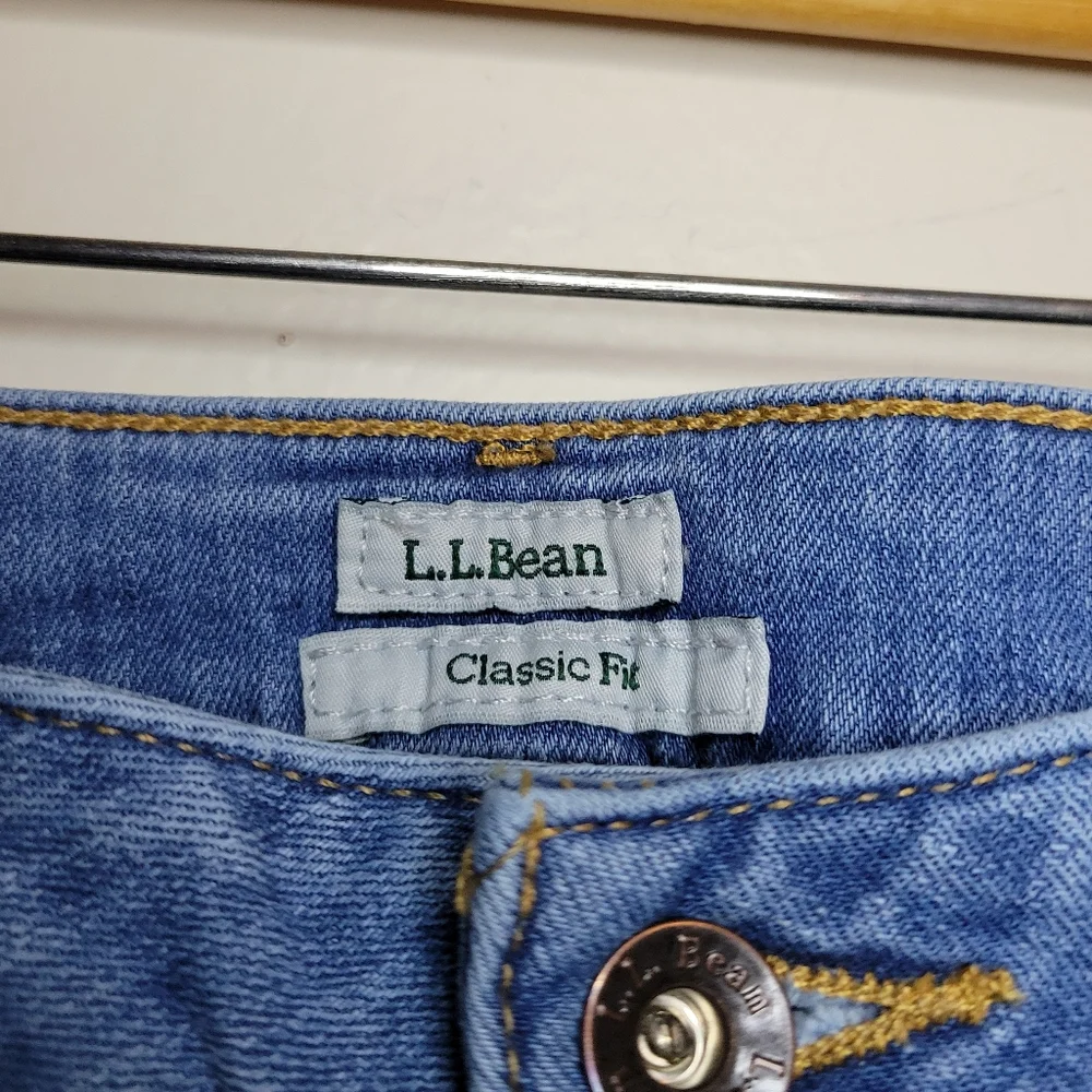 LL Bean classic straight leg light wash jean, 8